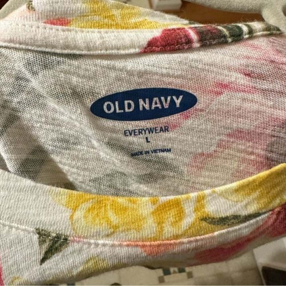 Old Navy Women’s Large Floral Hawaiian T-Shirt - Picture 2 of 4